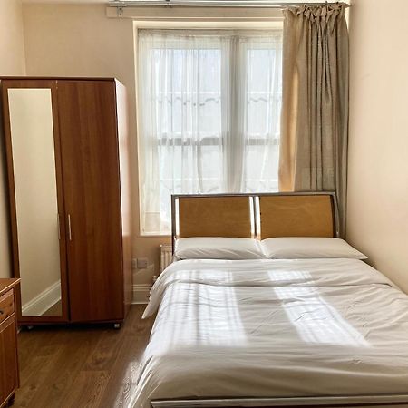 Separate Rooms By The Thames 런던 외부 사진