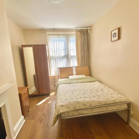 Separate Rooms By The Thames 런던 외부 사진