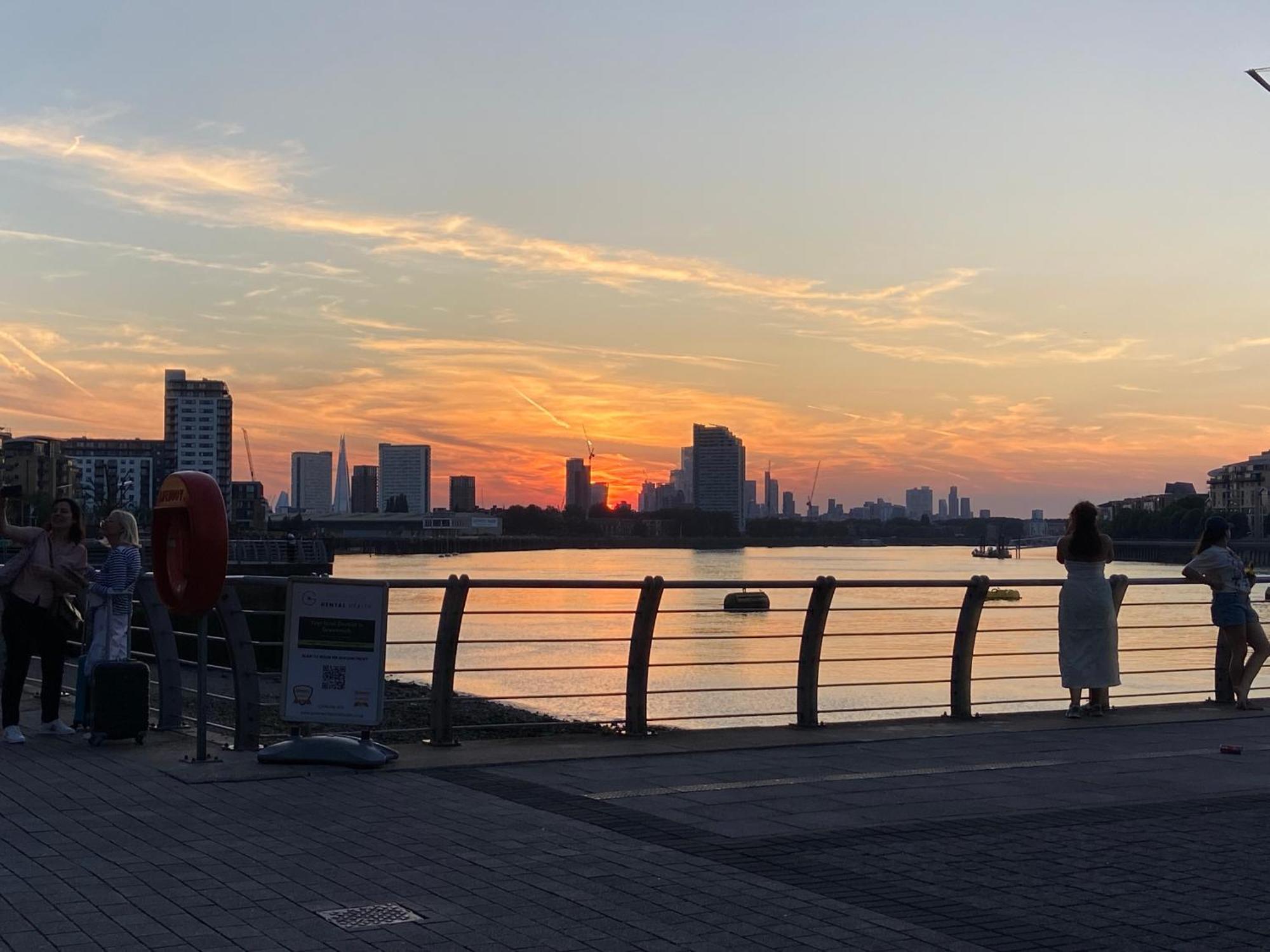 Separate Rooms By The Thames 런던 외부 사진