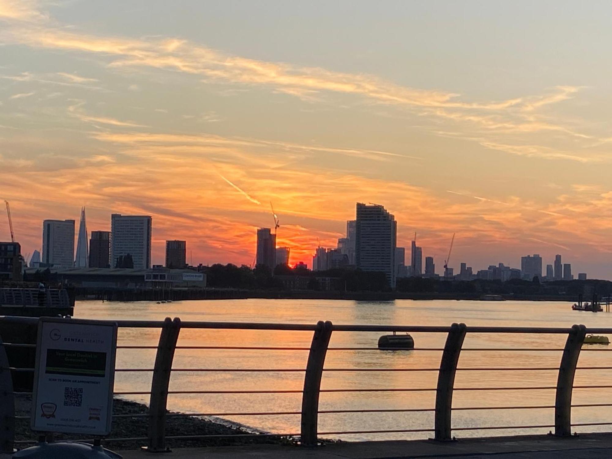 Separate Rooms By The Thames 런던 외부 사진